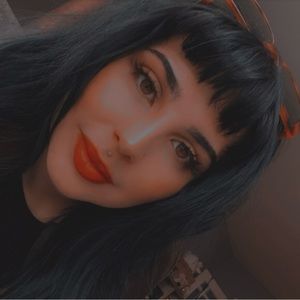 Meet your Posher, Selena